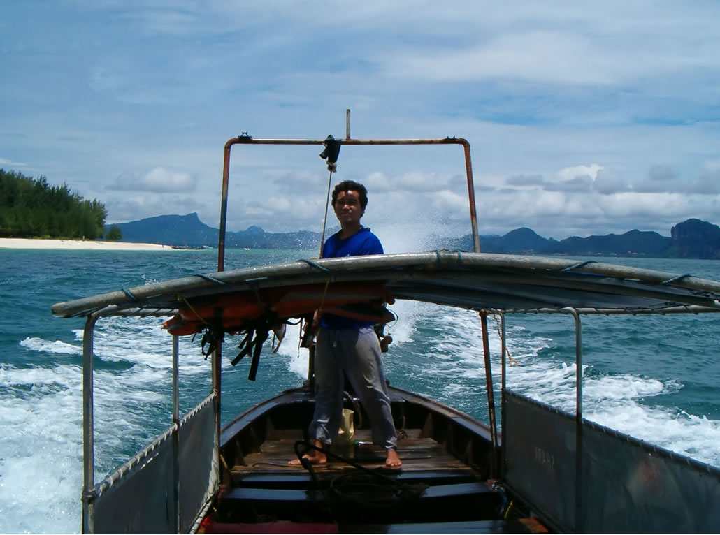 ride long tail boat